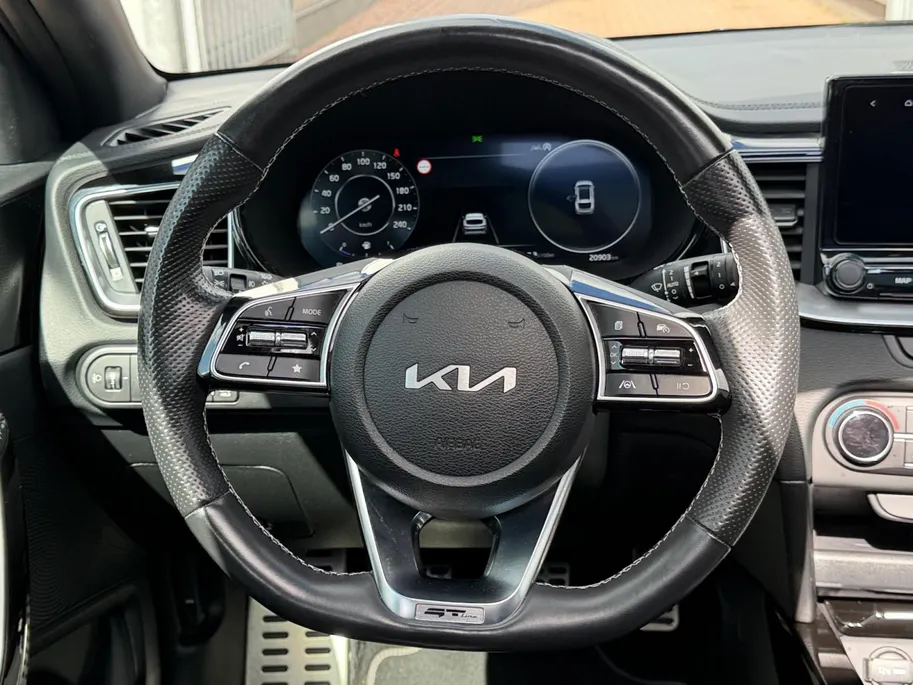 Kia ProCeed 1.5 T-GDi GT-Line 1e Eigenaar | Dealer onderhouden | Open dak | Stoel & Stuur verwarming | Navigatie | Apple CarPlay & Android Auto | Fabrieksgarantie 13-10-2030 +3x 1 jaar* | NAP