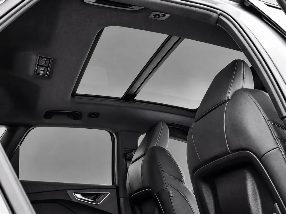 Audi Q4 Q4 S edition performance 82 kWh 286 PK · Trekhaak elek. wegklapbaar · Optiekpakket zwart · Glazen panoramadak