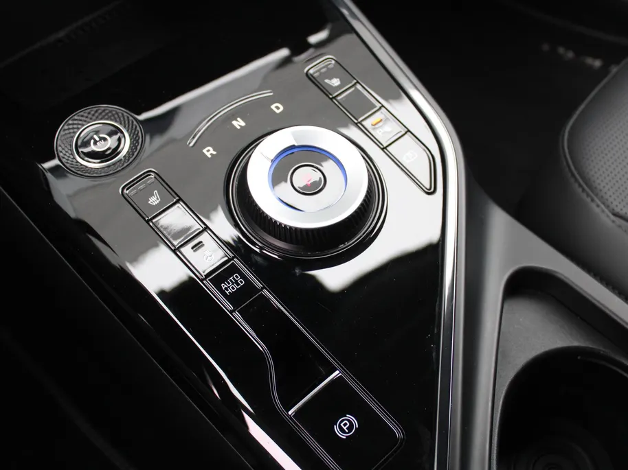 Kia Niro EV Edition Advanced 64.8 kWh | Stuur-/stoelverwarming | Elektr. stoelverstelling | Camera | Cruise adapt. | 17'LM | Clima | 17% bijtelling |