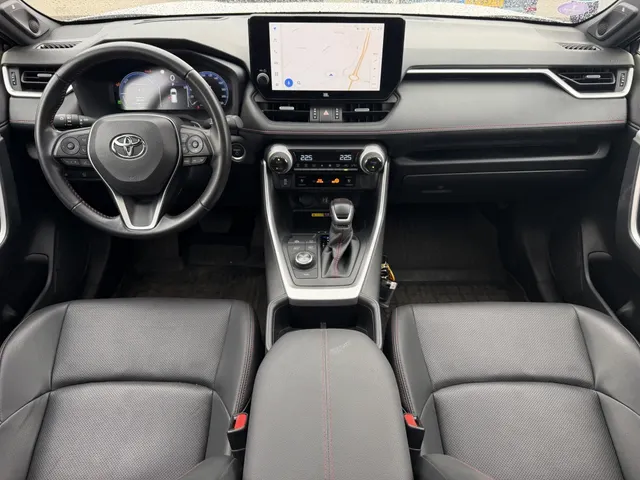 Toyota RAV4 2.5 PHEV Bi-Tone+ AWD | Trekhaak | Panoramadak | Stoel Verwarming & Ventilatie |