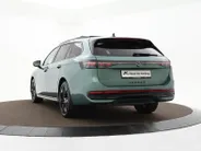 Volkswagen Passat Variant 1.5 eTSI 272pk DSG R-Line Edition · Panoramadak · Camera · Inklap. Trekhaak · Harman Kardon Sound · Head-Up Display · Massagefunctie · Garantie t/m 13-03-2030 of 100.000km