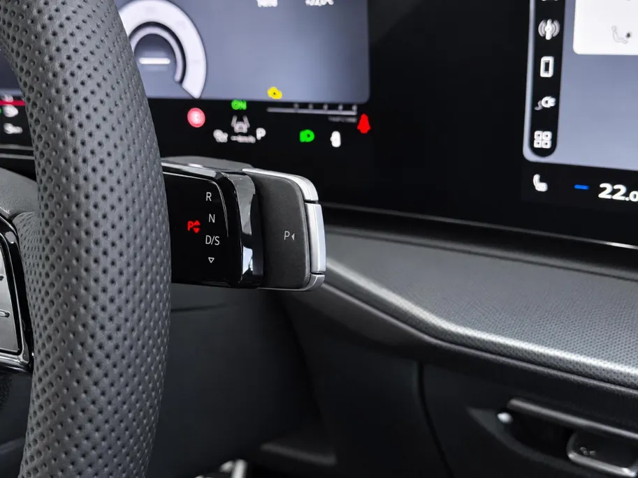 Audi Q3 e-hybrid S edition 272 PK · Tech pro · Trekhaak elek. wegklapbaar · Glazen panoramadak