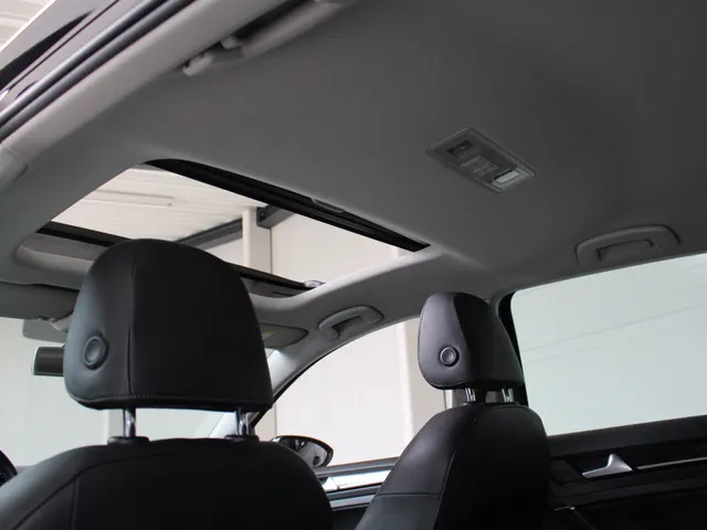 Volkswagen Golf 1.4 TSI Business Edition Connected Navigatie | Camera | Panoramadak | Sportstoelen