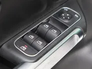 Mercedes-Benz GLB 200 Premium Plus l Trekhaak l Panoramadak l Carplay