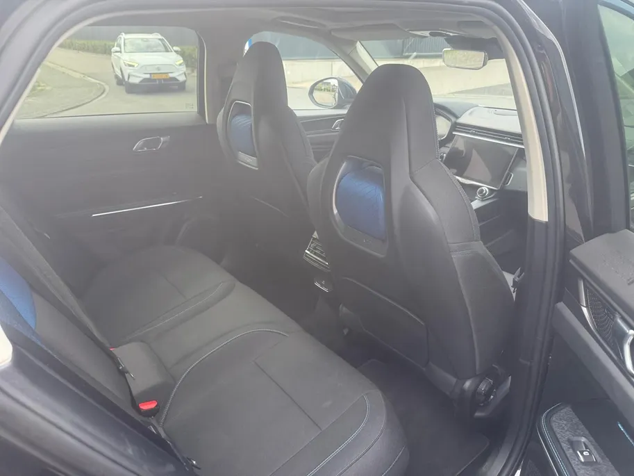 Lynk & Co 01 1.5 | Automaat | Panorama Dak | 360* Camera | Stoelverwarming | Apple Carplay/Android Auto | DAB | Climate Control | Cruise Control | Navigatie