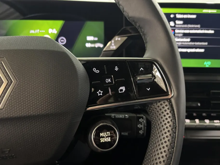 Renault Clio 160PK Full Hybrid Techno Automaat | Lichtmetalen Velgen Hoogglans Zwart | Adaptive Cruise Control | Google Built-in | Camera | Apple CarPlay/Android Auto | Full LED | Armsteun | Licht & Regen Sensor |