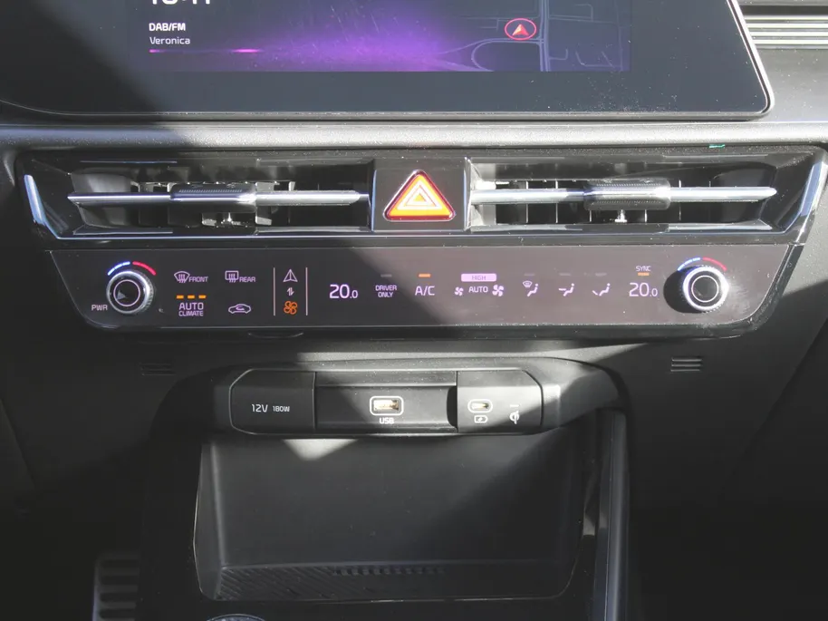Kia Niro 1.6 GDi Hybrid ExecutiveLine | Camera | Leer | Schuifdak | Stoelverwarming+ventilatie | Elektr. stoelverstelling + achterklep | 18' LM | HUD |