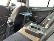 Volkswagen Tiguan 2.0 TSi DSG-aut. 4Motion Highline R-Line NL Auto | 11-2017 | Pano dak | Trekhaak | 20' | Stoelverwarming | Etc.