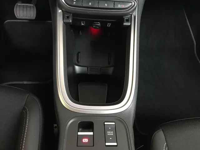 Jeep Avenger 1.2 e-Hybrid Summit