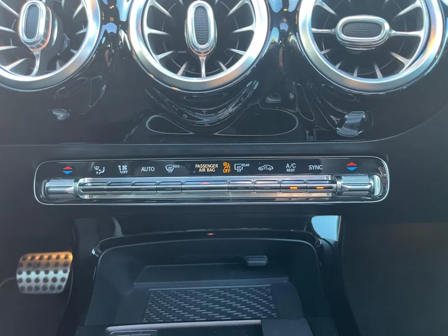 Mercedes-Benz A-Klasse 250 Premium Plus | AMG Pakket | Panoramadak | Achteruitrijcamera | Stoelverwarming | 12 maanden garantie! |