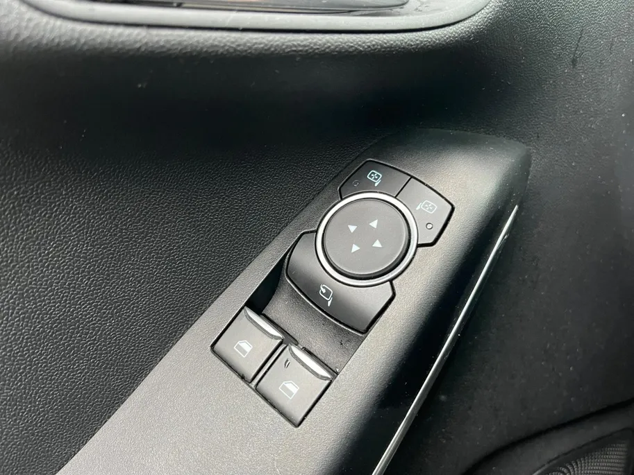 Ford Fiesta 1.0 EcoBoost ST-Line |Apple Carplay/Android Auto|lichtmetalen velgen 17'| Spoiler| Voorruitverwarming|12 maanden Bovag garantie|