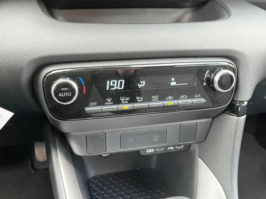 Toyota Yaris 1.5 Hybrid 115 Active Achteruitrij camera | Lane Assist | Cruise control