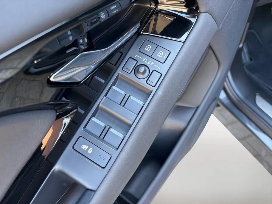 Land Rover Range Rover Evoque 1.5 P270e PHEV AWD SE Dynamic Edition | Black Pack | Keramische coating | Panoramadak | Meridian audio-installatie | Elektrisch verstelbare stoelen incl. geheugenfunctie | 3D camera | Apple/Android Carplay | Elektrisch verstelbare achterklep | Stoelverwar