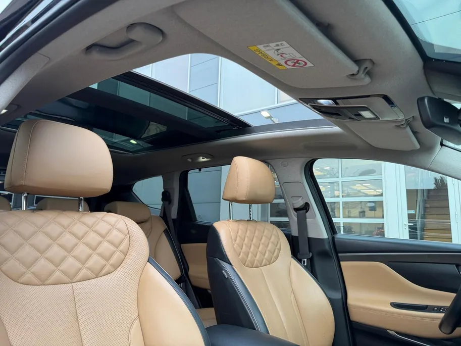Hyundai Santa Fe 1.6 T-GDI PHEV Premium Sky 7-persoons | Zeer compleet | Zeer nette auto | Open dak | 360 graden camera | Stoelverwarming & koeling |
