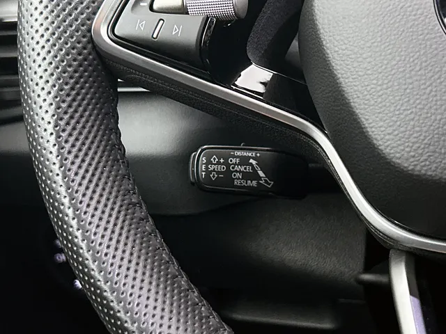 Škoda Karoq 1.5 TSI ACT Sportline Business | PANORAMADAK | 360 CAMERA | WINTERPACK | KEYLESS | NAVI | ELEKTR. ACHTERKLEP