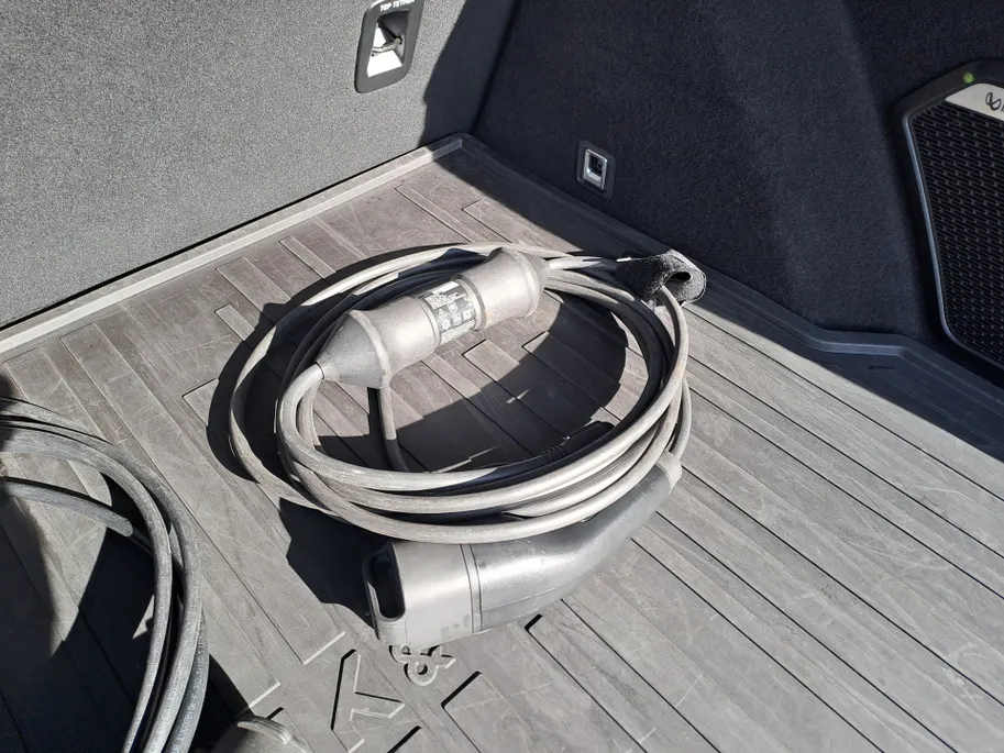 Lynk & Co 01 1.5 PHEV | SOH 97,3% | Automaat | Camera | Navigatie | Climate Control | Trekhaak afneembaar | Apple Carplay/Android Auto | DAB | Keyless entry | Keyless start | Stoel verw.