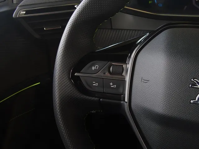 Peugeot e-208 EV GT 50 kWh
