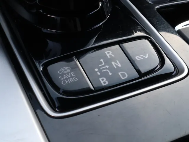 Mitsubishi Eclipse Cross 2.4 PHEV Intense+ Trekhaak | Standkachel | Carplay