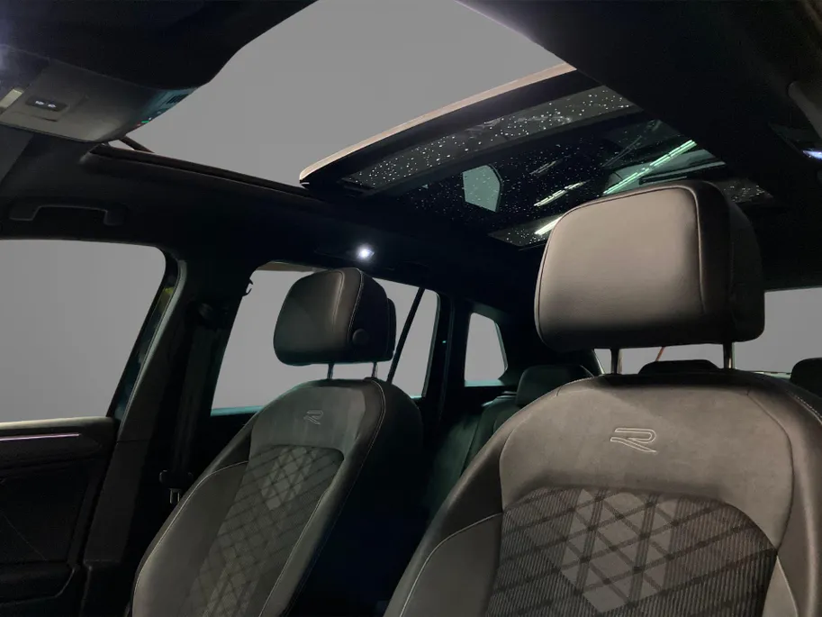 Volkswagen Tiguan 1.4TSIeHybrid 180kW/245PK R-Line DSG · Panoramadak · Trekhaak · 360°Camera + Parkeersensoren · Keyless entry