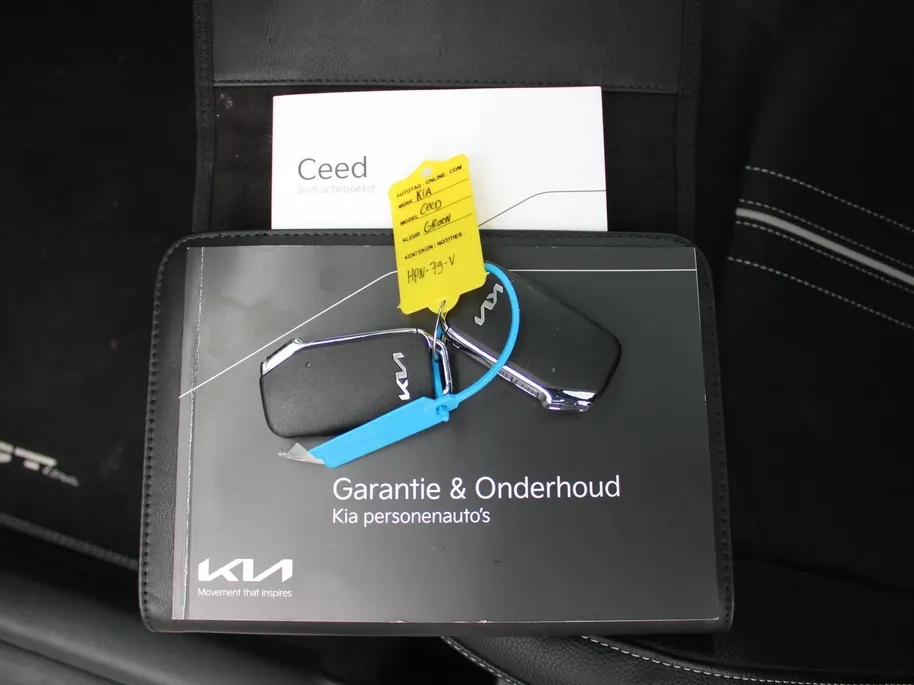 Kia Ceed 1.5 T-GDi GT-Line | Stuur-/stoelverwarming | Schuifdak | Cruise adapt. | Camera | 17' LM | LED | Dodehoek sensor | Draadloze lader |