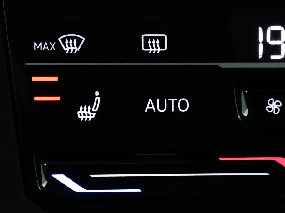 Volkswagen Polo 1.0 TSI 95pk DSG Style · Camera · Apple/Android Car Play · Stoelverwarming · IQ.Light · 15'' Inch ·