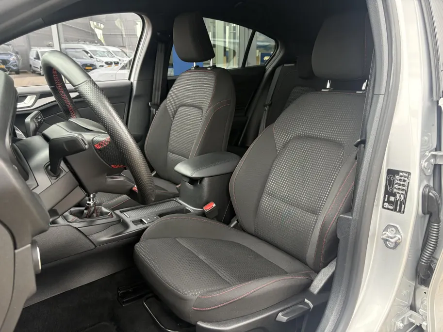 Ford Focus 1.0 EcoBoost Hybrid ST Line Hatchback | Winter Pack | Groot Scherm | Android Auto Apple Carplay