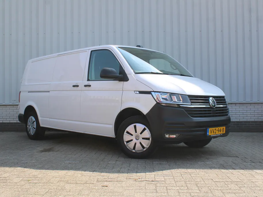 Volkswagen Transporter 2.0 TDI L2H1 28 Comfortline | 3-zits | Airco | Cruise | PDC | Apple Carplay | Android Auto | Volledig betimmerd |