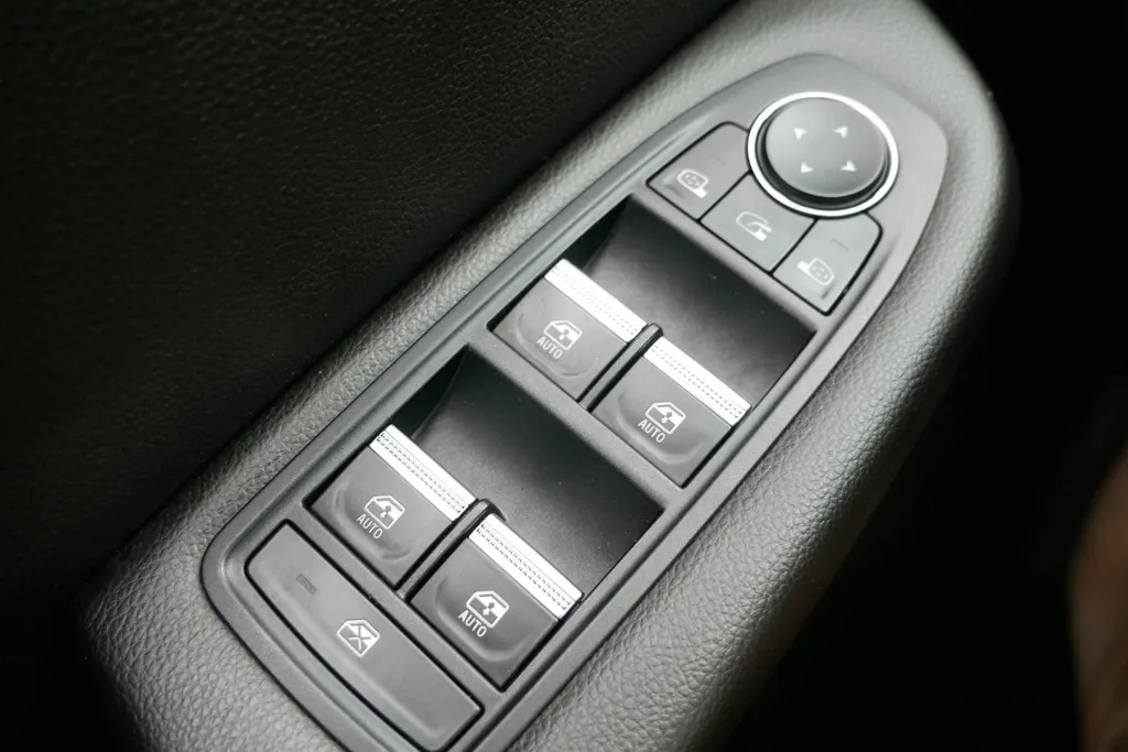 Renault Clio 1.0 TCe Intens *Navi+Camera*Climate*Cruise*Parkeersensoren*Groot Scherm*L.M. Velgen