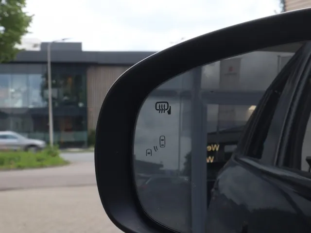 Suzuki S-Cross 1.4 BoosterJet Style Hybrid All Seasons | 360 camera | Leder