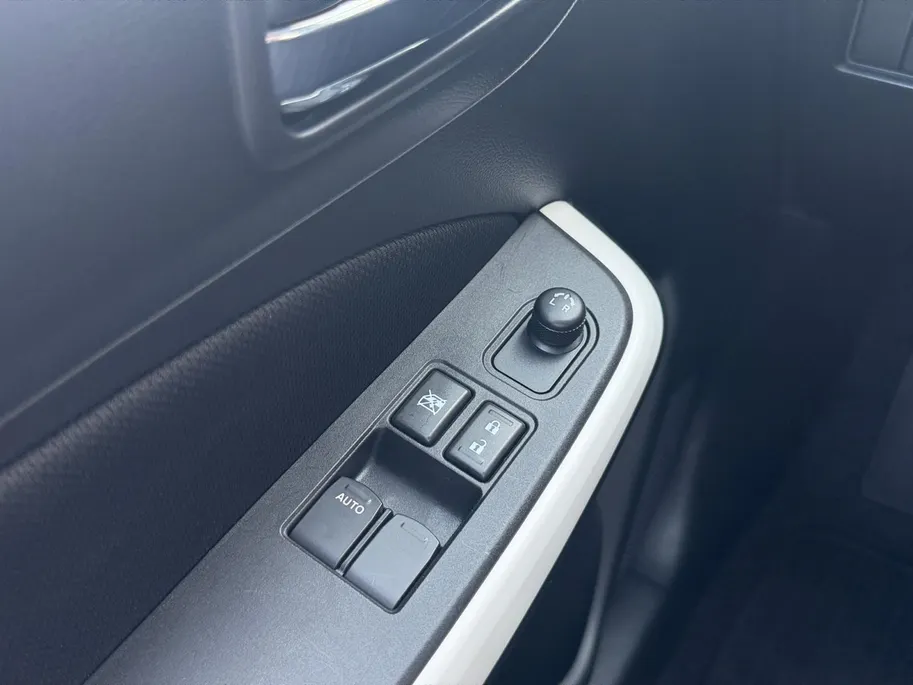Suzuki Swift 1.2 Select Smart Hybrid | Airco | Cruise Control | Camera | Stoelverwarming | Apple Carplay/ Android Auto |