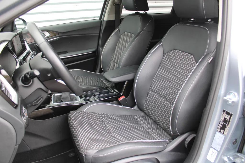 Kia Ceed Sportswagon 1.0 T-GDi DynamicPlusLine | Airco | Cruise | Camera | Navi | 16' LM |