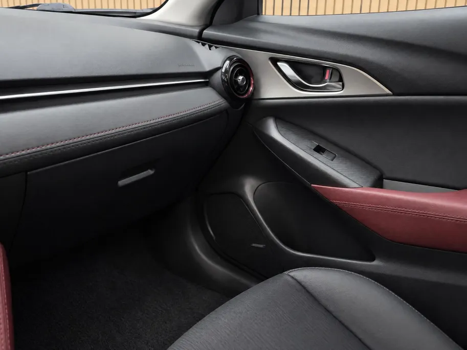 Mazda CX-3 2.0 SkyActiv-G 120 GT-M Trekhaak | HUD | Stoelverwarming | Navigatie | Lichtmetaal | Dodehoek detectie |