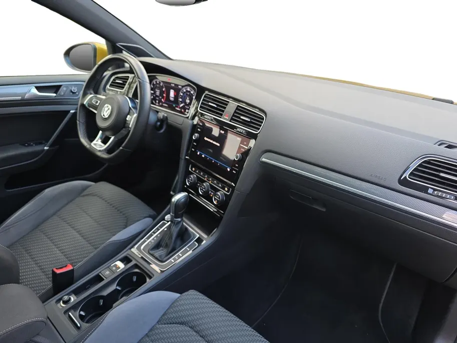 Volkswagen Golf 1.0 TSI Highline Business R | Panoramadak | Virtual Cockpit | Achteruitrijcamera | Apple/Android Auto | Dynaudio | 12 maanden garantie |