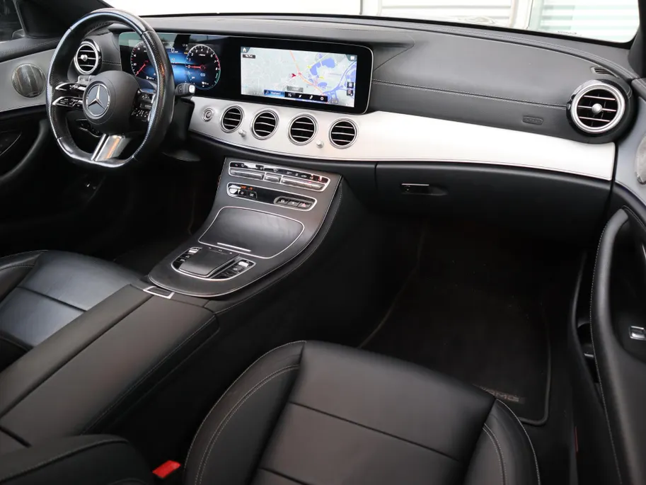 Mercedes-Benz E-Klasse 300 e AMG Line l Trekhaak l Panoramadak l Keyless l stoelverwarming