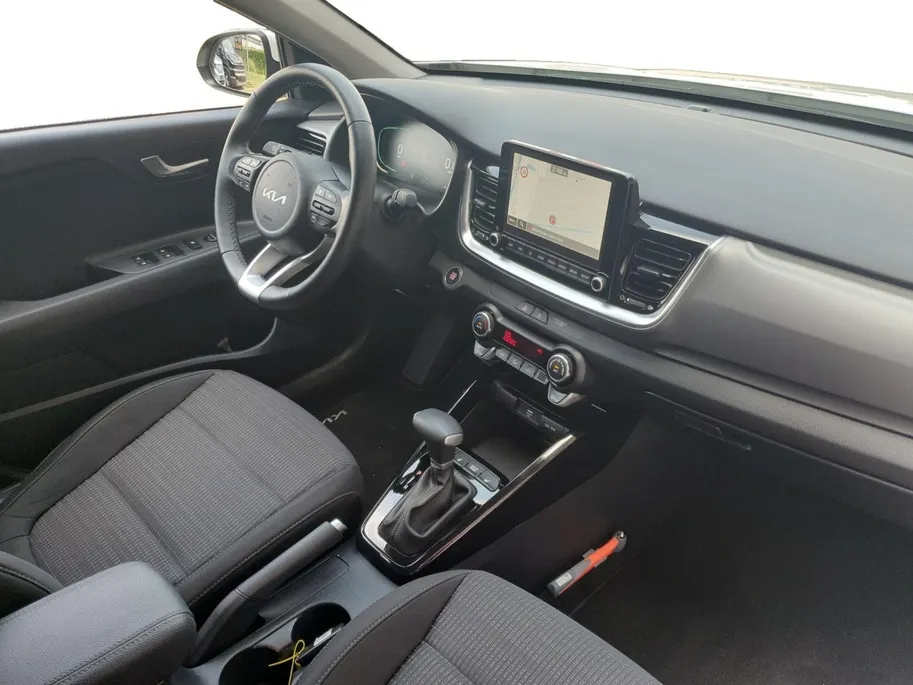 Kia Stonic 1.0 T-GDi MHEV DynamicPlusLine | Stoel en stuurverwarming | Climate control | Navigatie | Camera | Keyless met startknop | Apple Carplay / Android Auto |