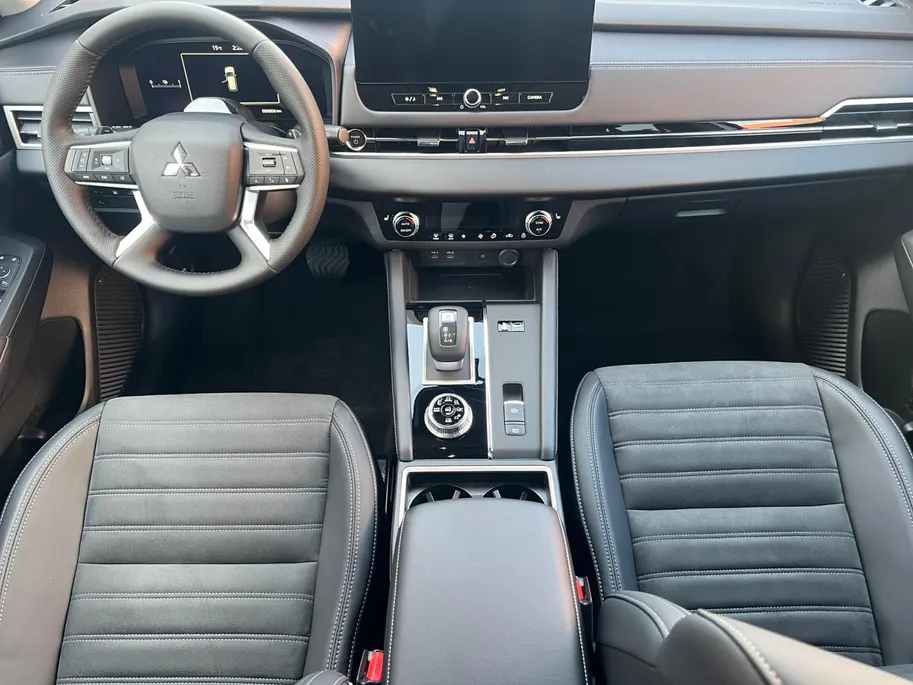 Mitsubishi Outlander 2.4 PHEV First Edition | 6000 EURO KORTING | NU DIRECT LEVEBAAR | 8 JAAR GARANTIE |
