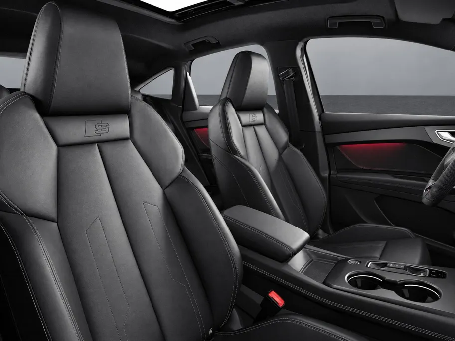 Audi Q4 Sportback e-tron S edition performance 286 PK · Tech plus · Glazen panoramadak · Lederen bekleding