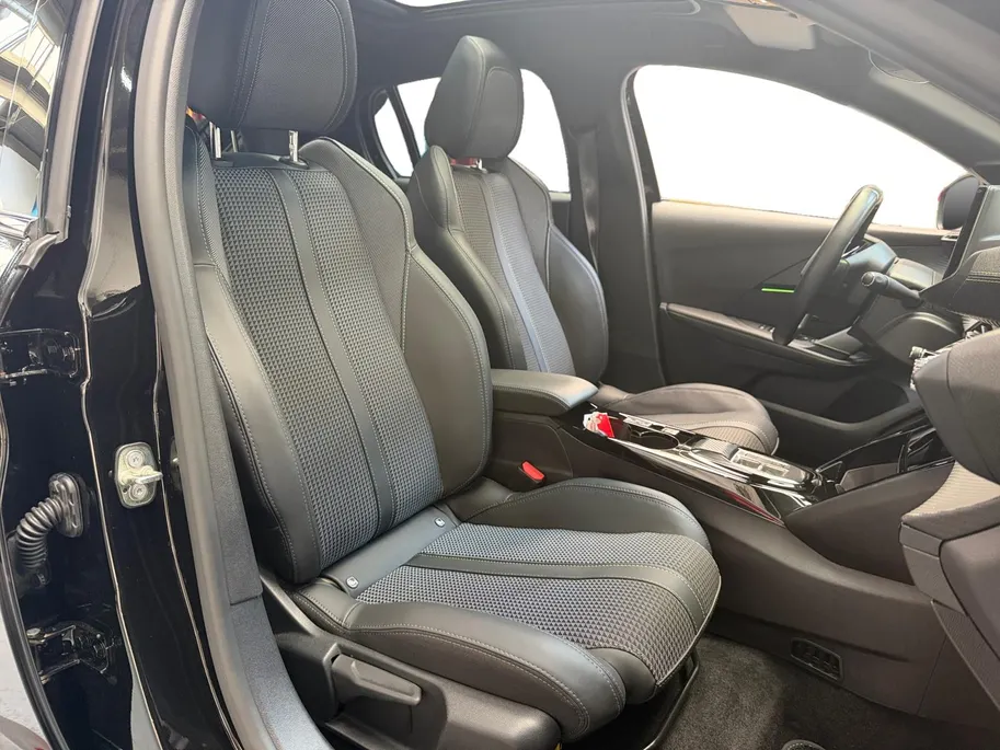 Peugeot e-208 EV GT 350 50 kWh STOELVERWARMING | ACHTERUITRIJCAMERA | GLASSROOF | 12 MAANDEN BOVAG GARANTIE