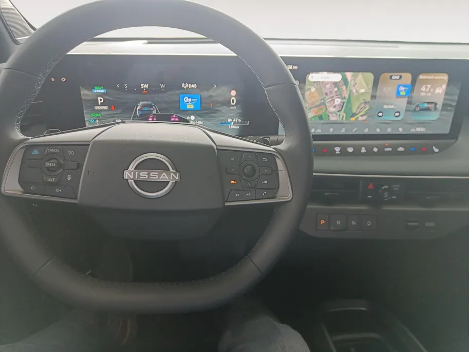 Nissan Leaf Evolve 52 kWh | WLTP 445km | Apple carplay & Android auto | 19inch LM Wielen | Climate contole | Glazen dak | V2L | Electrisch verstelbare stoelen| Bose audio | Head-up display |