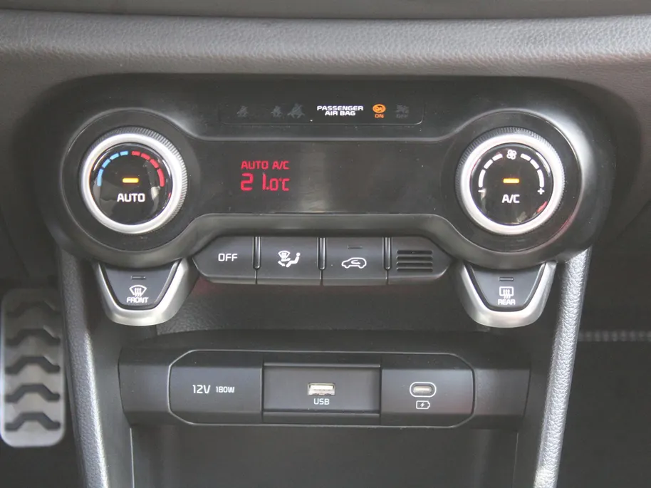 Kia Picanto 1.0 DPI GT-Line | Stuur-/stoelverwarming | Schuifdak | Camera | Dodehoek detectie | Telefoonlader | Clima | Navi | 16' LM | LED | Cruise |