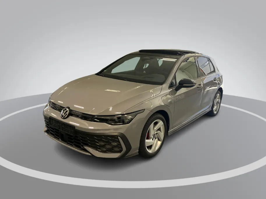 Volkswagen Golf 1.5 272pk DSG eHybrid GTE · Panoramadak · 360 Camera · Dodehoek Detectie · Stoel-& Stuurverwarming · 17'' Inch · Garantie t/m 18-11-2030 of 100.000km