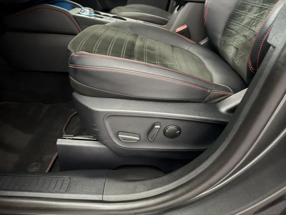 Ford Kuga 2.5 PHEV ST-Line X | Winterpack | Full LED | Adaptieve Cruise Control | Automatisch inparkeren |