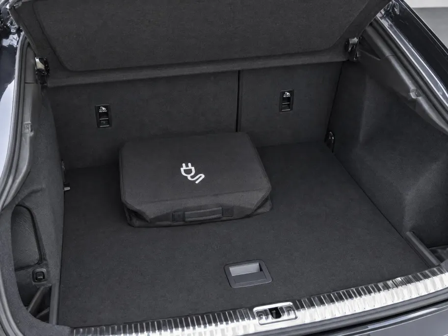 Audi Q3 Sportback 45 TFSIe 180kW/245PK S Line · Panoramadak · Trekhaak · Camera · Stoelverwarming · Apple/Android Car Play · Adaptive Cruise Control ·  Drive select ·