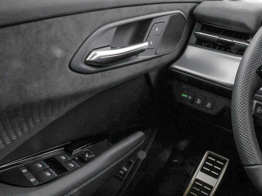 Audi Q3 1.5 200kW e-hybrid S edition 272 PK · Tech plus · Lederen bekleding · Trekhaak elek. wegklapbaar