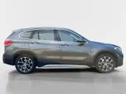 BMW X1 sDrive20i VDL Nedcar Edition | Trekhaak | Camera | Leder | Head-Up Display | Navi | Stoelverwarming | Elektrische achterklep | LED | 12 maanden Bovag Garantie