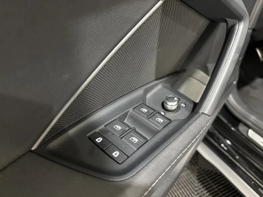 Audi A3 Limousine 110PK 30 TFSI S Edition Automaat | 1e eigenaar | Virtual Cockpit | Navi | Armsteun | Cruise Control | Zwarte Lichtmetalen Velgen | Apple CarPlay/Android Auto | Full LED koplampen | Keyless Entry |
