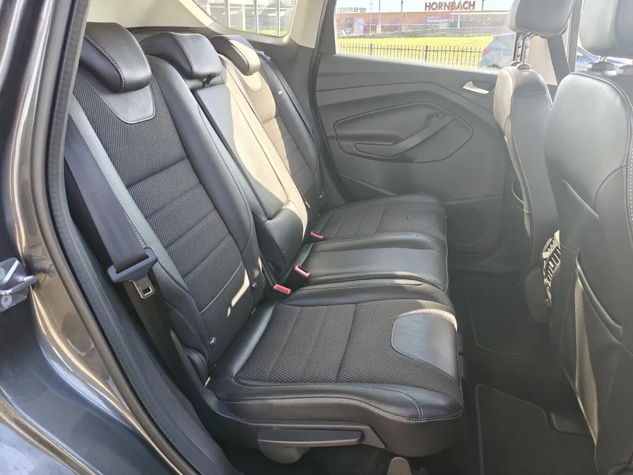 Ford Kuga 1.5 Titanium - 2.000 kg trekgewicht - TREKHAAK - VOORRUITVERWARMING - PARKEERSENSOREN V+A