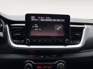 Kia Stonic 1.0 T-GDi MHEV DynamicLine | Achteruitrijcamera | Parkeersensoren achter | Apple/Android Carplay | Climate control | Cruise control | LMV