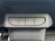 Kia EV4 Hatchback GT-PlusLine 81.4 kWh | Schuif/kanteldak | Lederen bekleding | 360 Graden camera | Head up display | Elektrische achterklep | Elektrische stoel verstelling met geheugen | Stoel verwarming + ventilatie voor | Dodehoek camera | Draadloze oplader | 