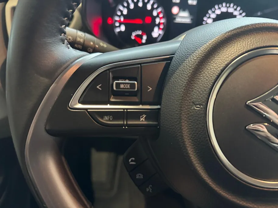 Suzuki Swift 1.2 Select Smart Hybrid | Apple Carplay/Android Auto | Achteruitrij Camera | Adaptive Cruise Control | All-Season | BLISS | LED | LMV 16' | Stoelverwarming |
